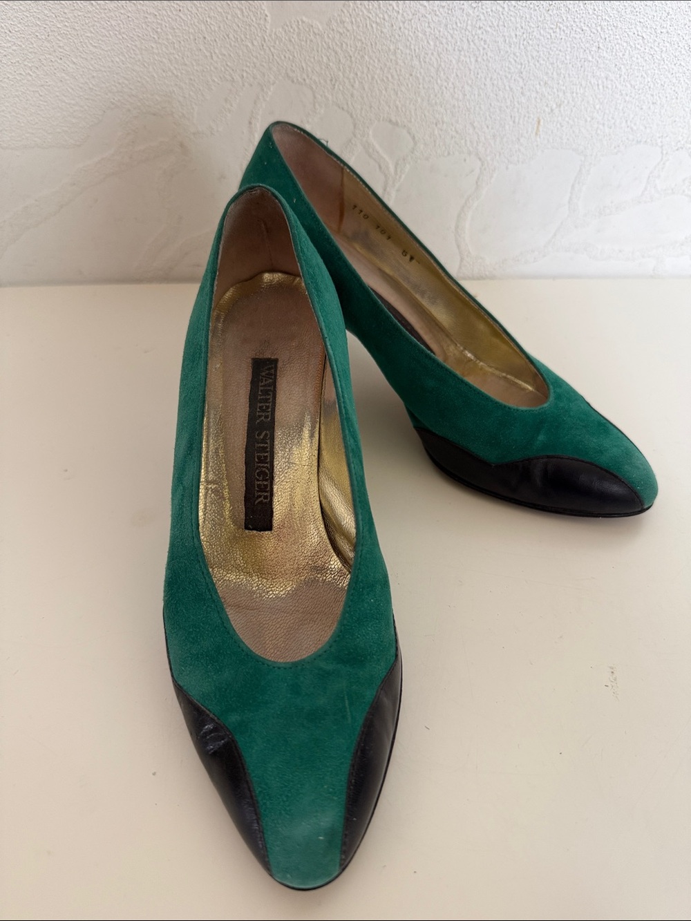 Walter Steiger Vintage Green Suede Pumps Black Cap Toe Size 5